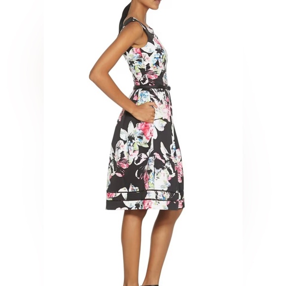 Size 6 White House Black Market Floral Fit and Flare Dress - Picture 6 of 6